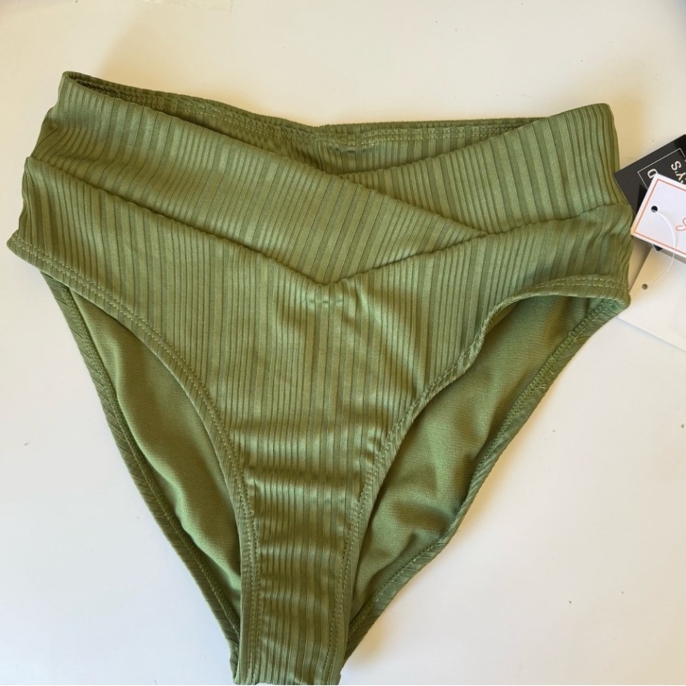 2/$20. “COVE” OLIVE GREEN RIBBED BIKINI BOTTOM SIZE M   NWT